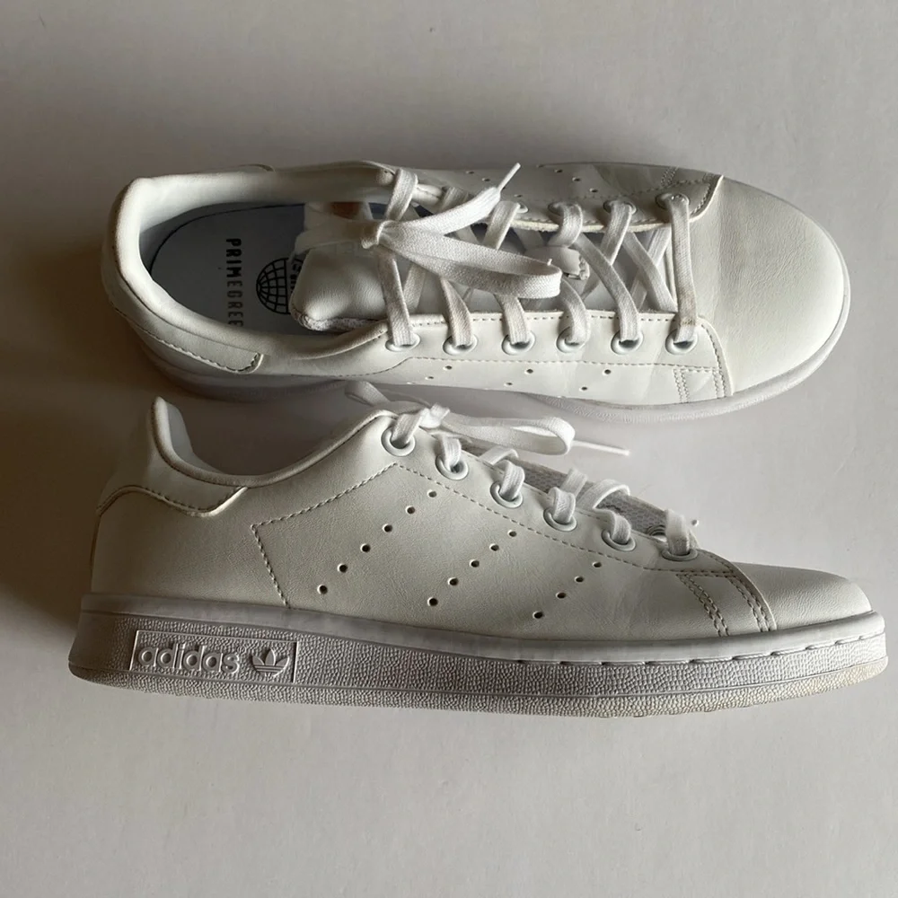 Adidas Stan Smith sneakers Sz boys 4 white EUC